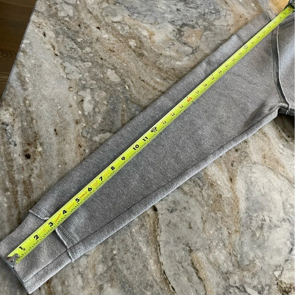 Harry Potter Universal Studios HUFFLEPUFF Sweatshirt Small - Picture 6 of 8